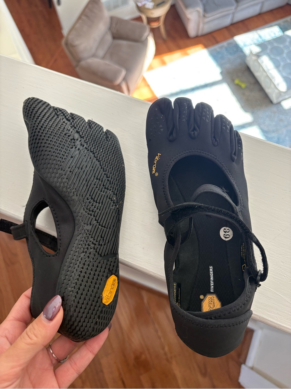 Vibram women’s Black FiveFingers Water Shoes - Picture 3 of 5